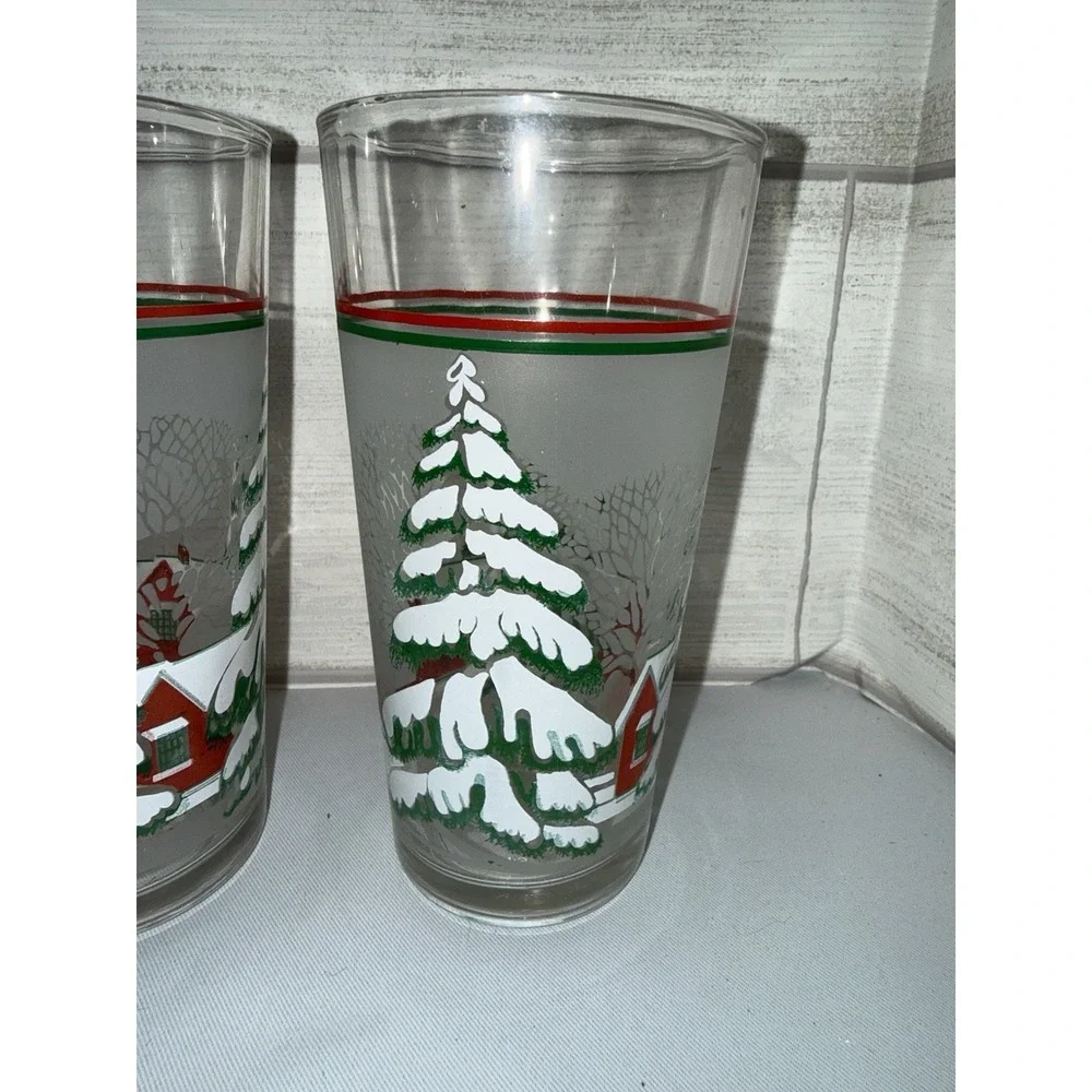 Set‎ of 4 Vintage Christmas Frosted  Snowy Village Glass Tumblers 6 in.